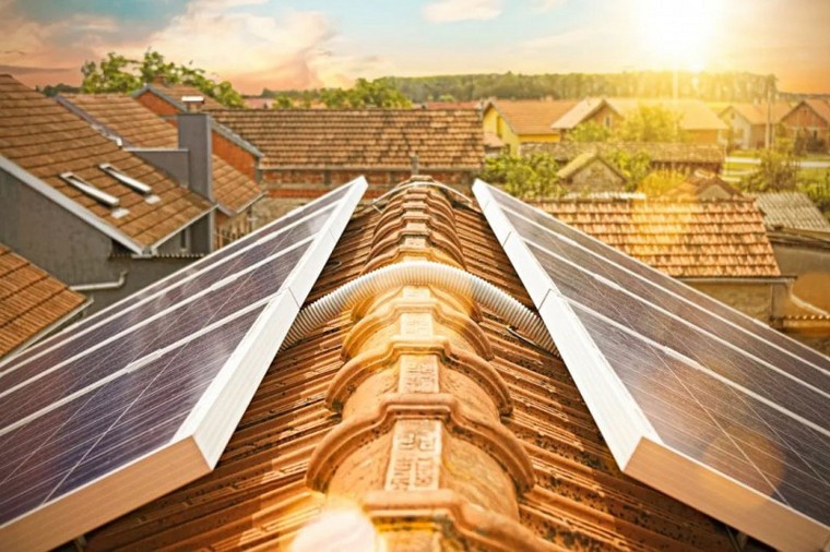 光伏太陽能采集器數據大幅度升降是什么原因，光伏發電在并網按表時還要按采集器嗎